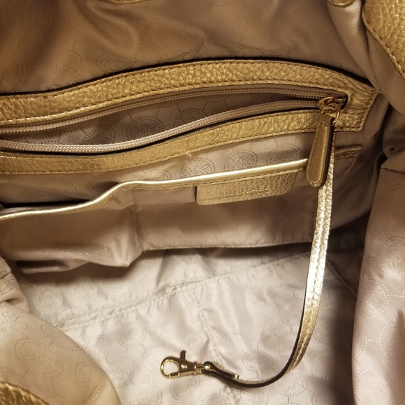 Michael kors purse and dust bag - Picture 7 of 7